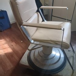 heavy chair for hair cutting   / Silla Pesada Para Corte De Cabello 