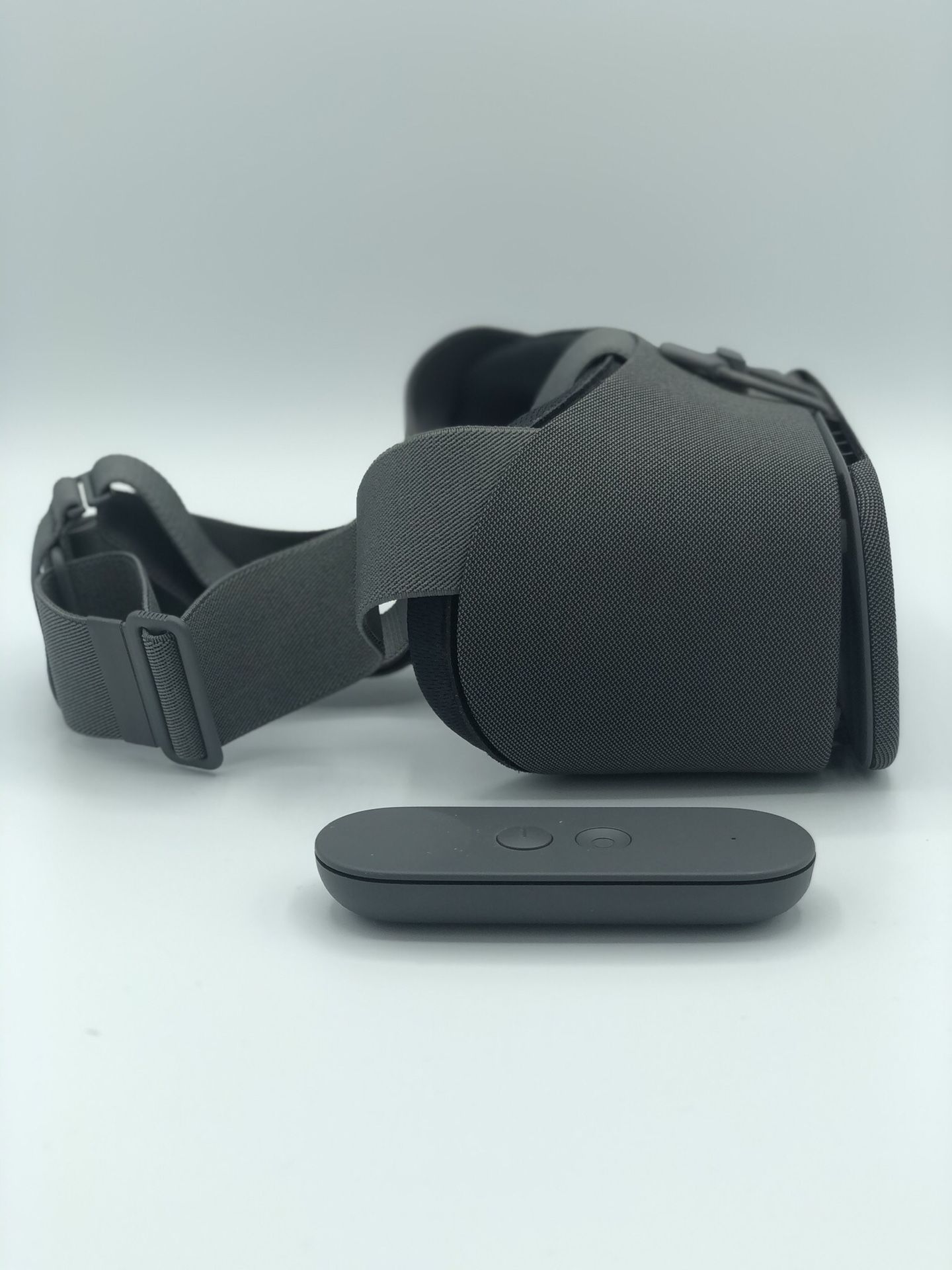 Google Daydream VR headset