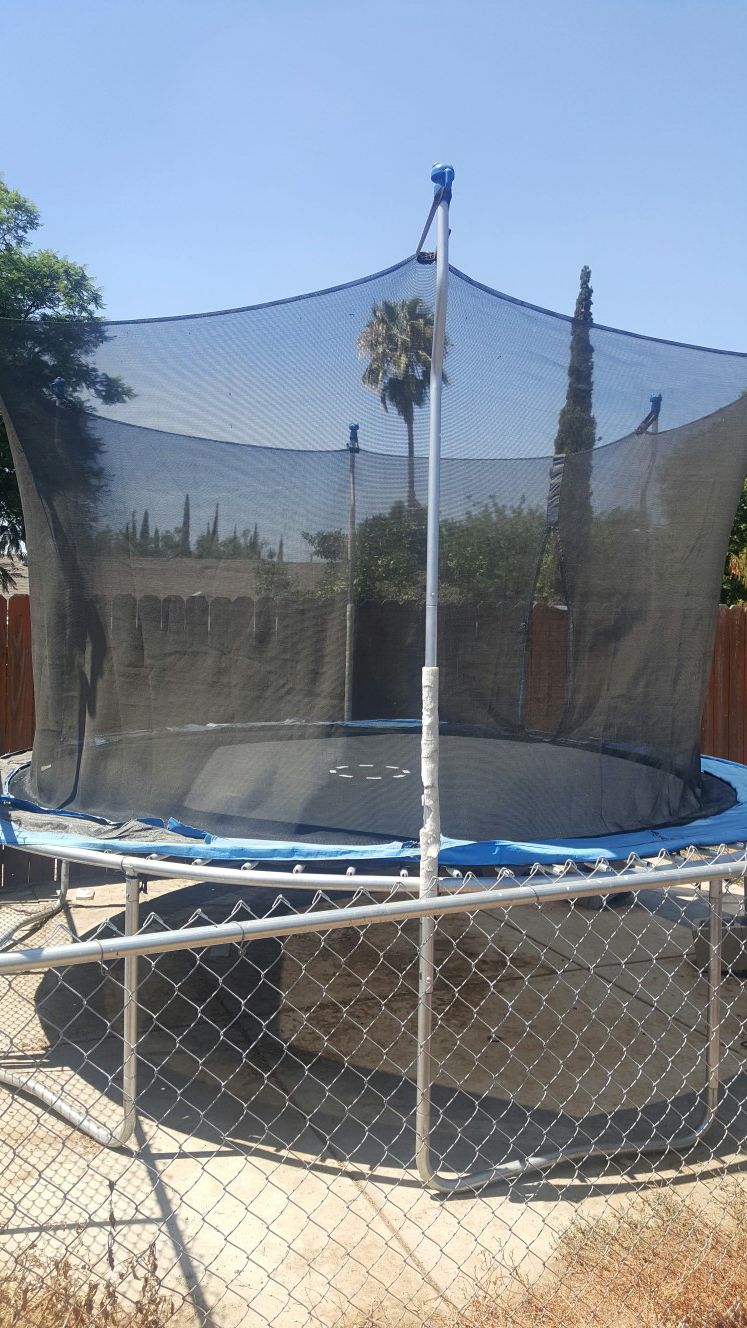 14 ft Trampoline with safety net