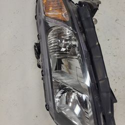 2015 Honda civic driver side halogen headlight