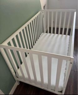 Delta Children Heartland 4-in-1 Convertible Crib with Crib liner