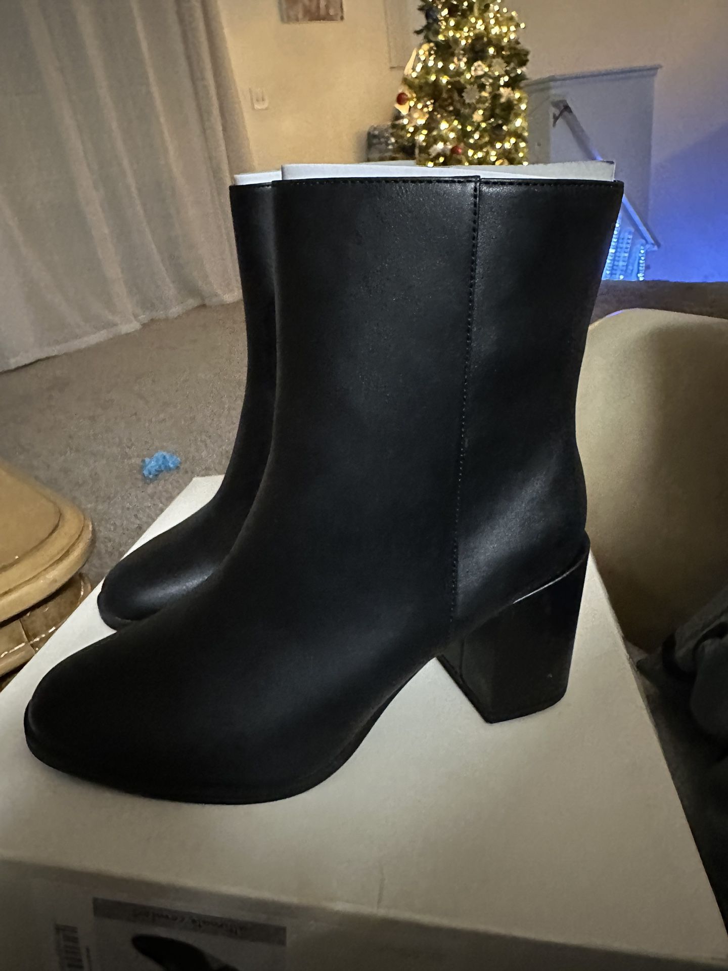 Women's Size 8 Boots  
