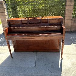 KOHLER & CAMPBELL UPRIGHT PIANO 