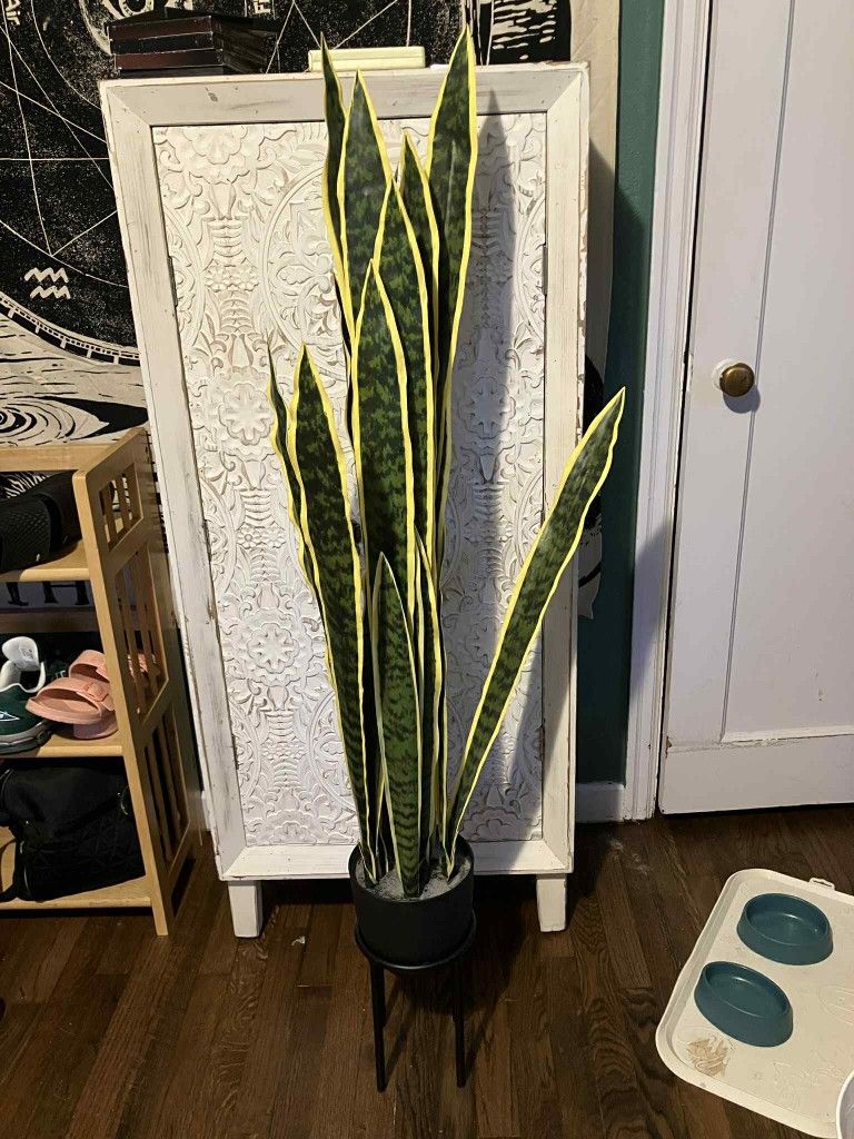 3 Ft Fake Snake Plant And Stand
