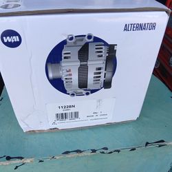 140-amp, 12-volt, clockwise-rotation alternator