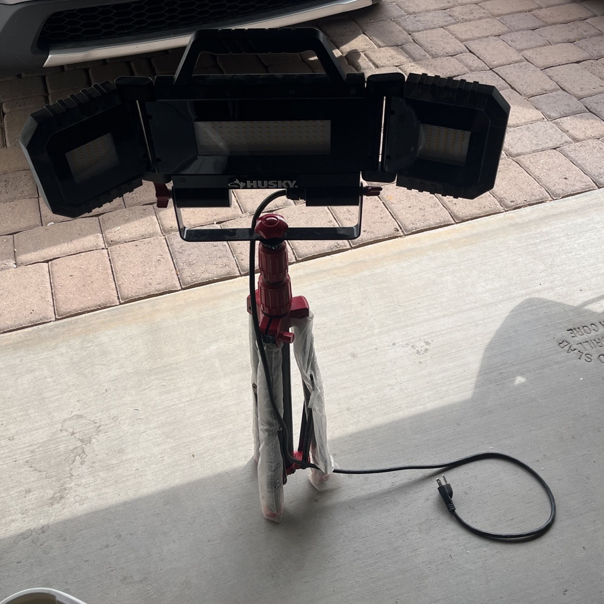 Husky 7000 Lumen LED Tripod Work Light for Sale in Mesa, AZ OfferUp