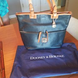 Dooney Bourke Handbag- Excellent condition 