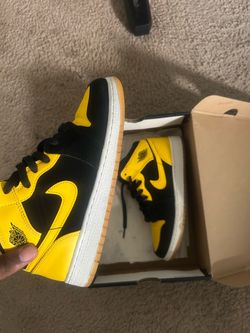 jordan 1’s  woman’s size 6