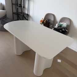 Modern Sculptural Dining Table – Warm White  