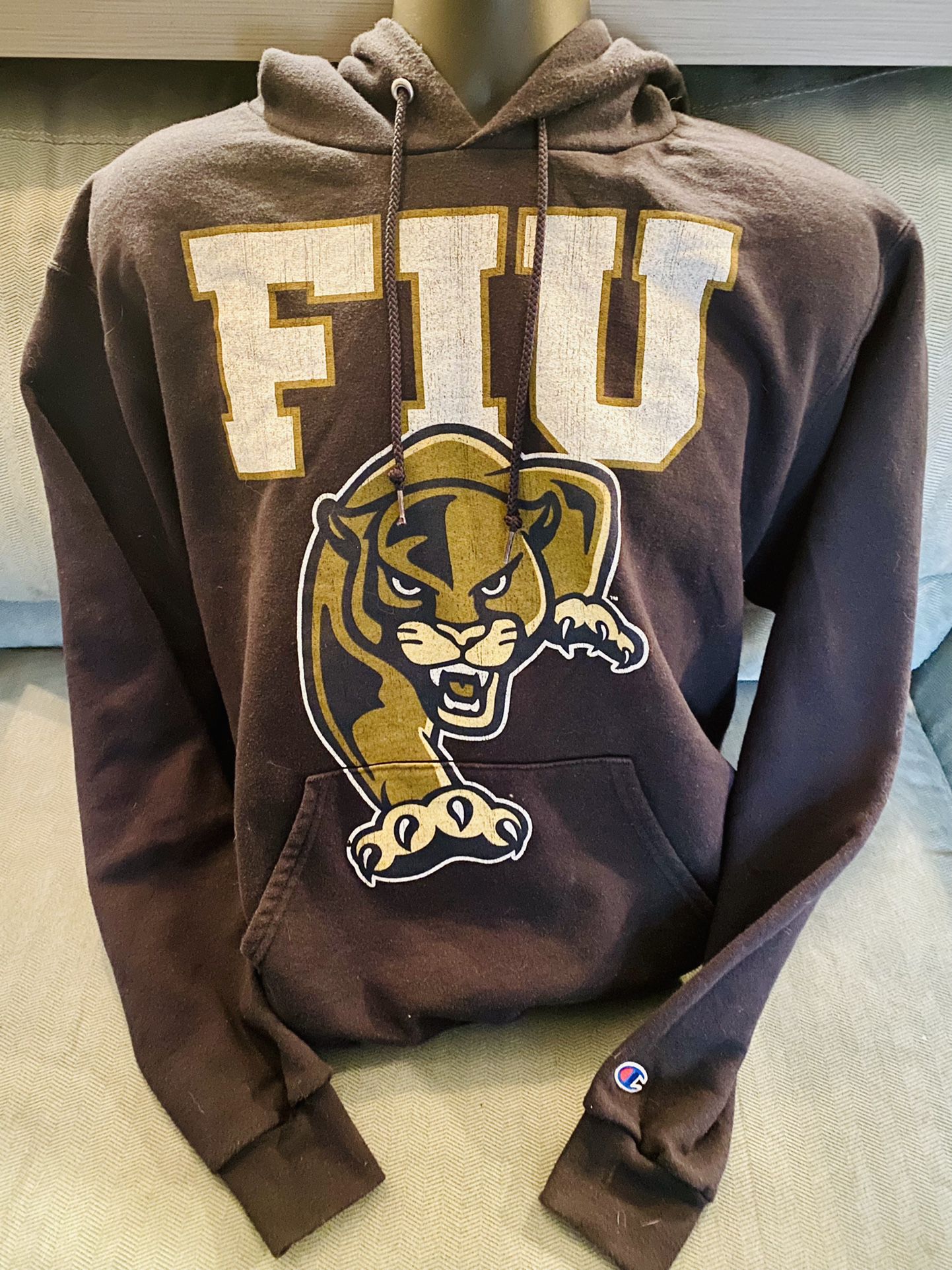 FIU Florida International University NCAA Football Basketball Sweatshirt Hoodie SIZE MEDIUM 