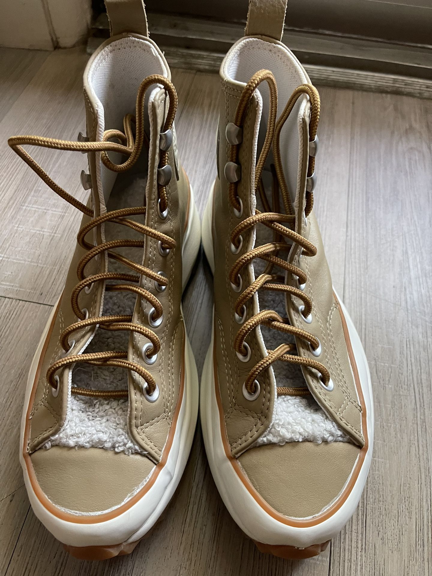 Converse Run Star Hike