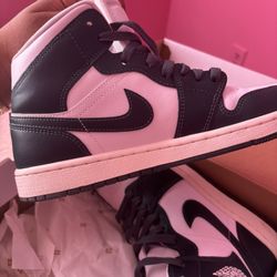 Green And White Jordan 1s  Size 9