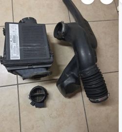 2003 GMC Yukon Denali 6.0 Intake OEM No Maf Sensor