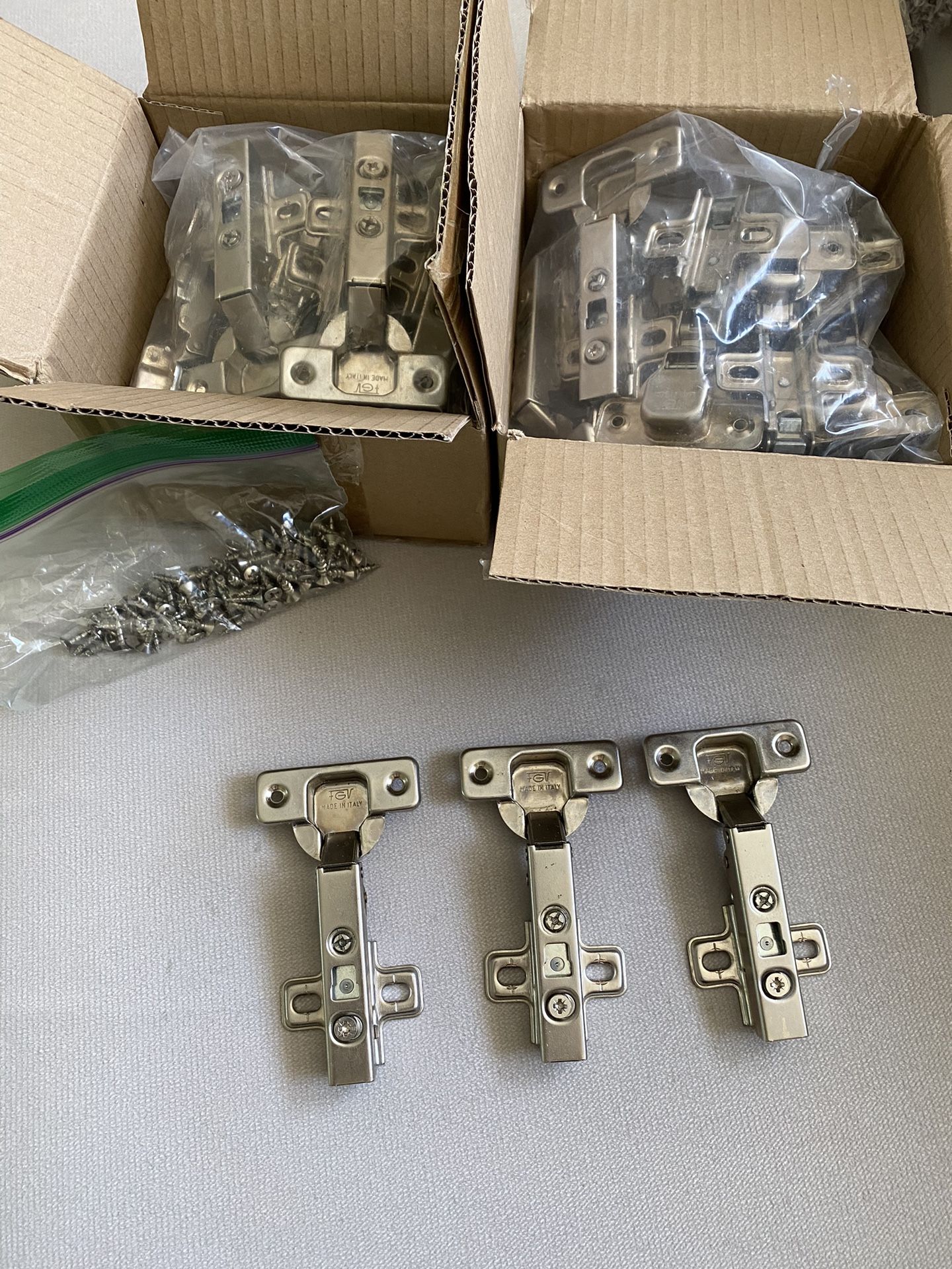 25 FGV Cabinet Door Hinges 110 Degree Opening Full Overlay Self Close Screw On