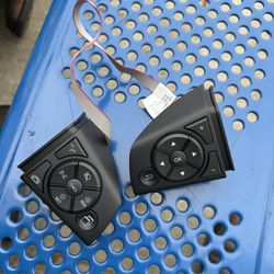 Freightliner Cascadia steering wheel buttons