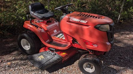 2016 Troy-Bilt Pony 42in Riding Lawnmower
