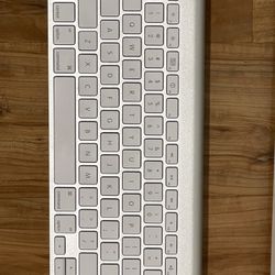 Small Apple Keyboard (Battery Powered)