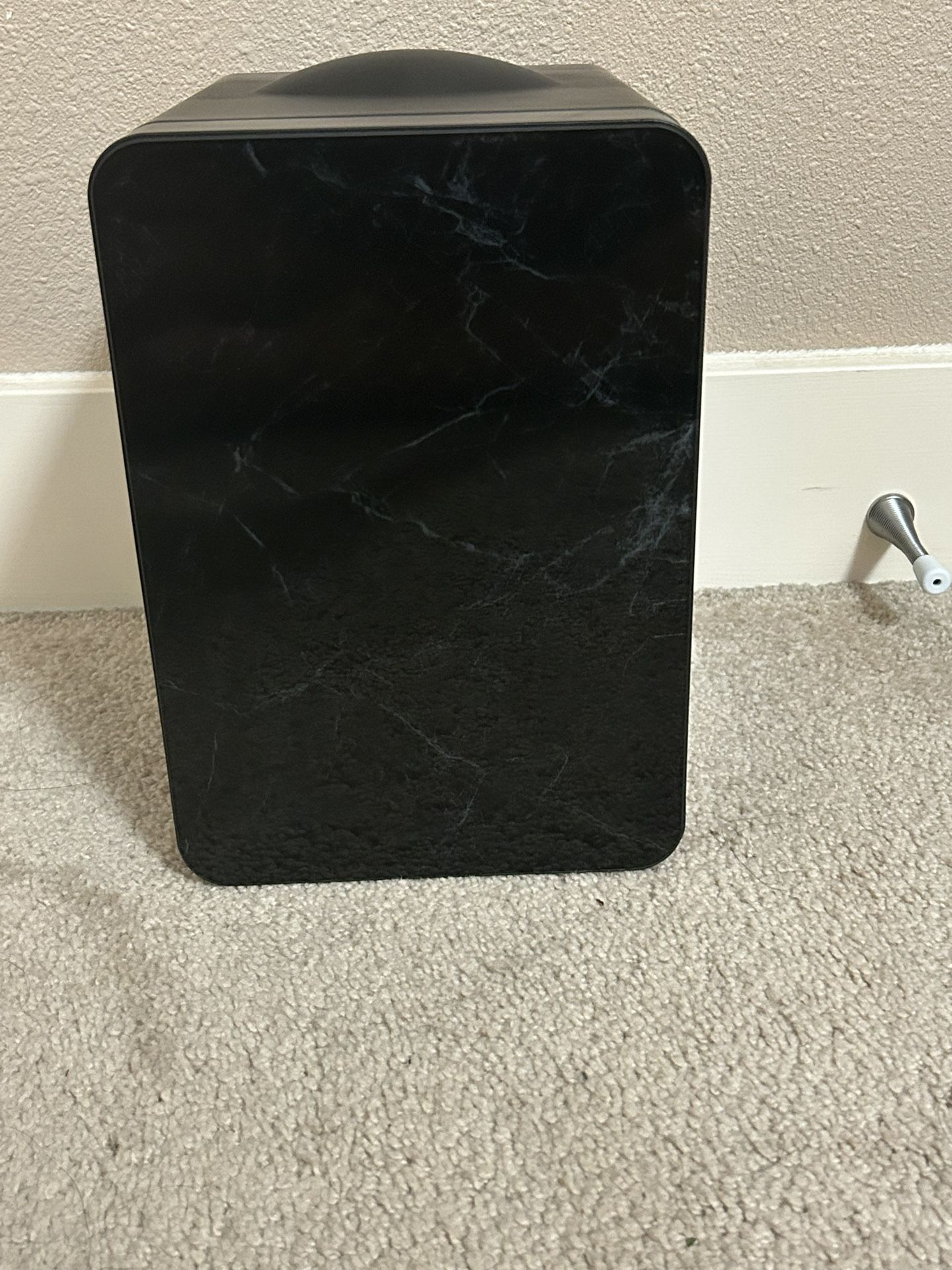 Mini fridge