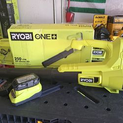 RYOBI

ONE+ 18V 90 MPH 250 CFM Cordless Battery Leaf Blower/Sweeper with 2.0 Ah Battery and Charger