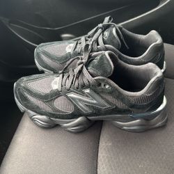 New Balance 9060 Triple Black Size 9.5