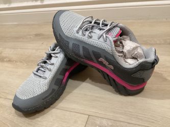 NEW FILA size 5.5 Women’s / Big kid Shoes