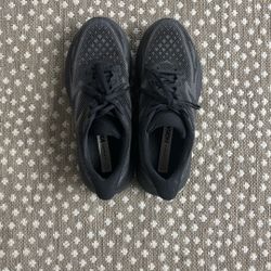 Hoka- Men’s Clifton 9 Size 11.5