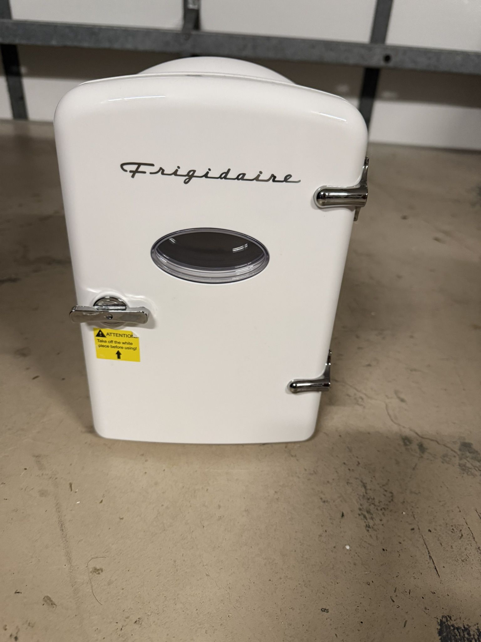 Mini Fridge 