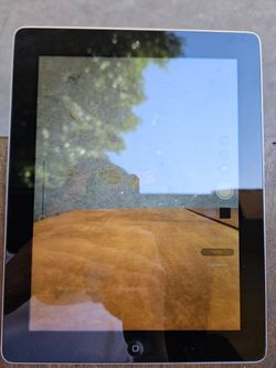 Ipad 4th Generation white color tablet for office & work environment