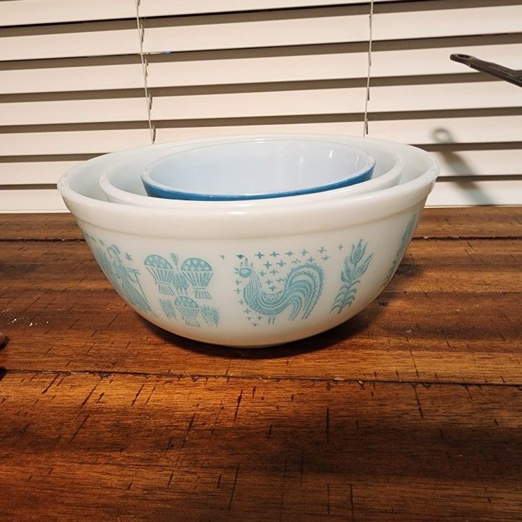 Vintage Amish Pyrex Bowls