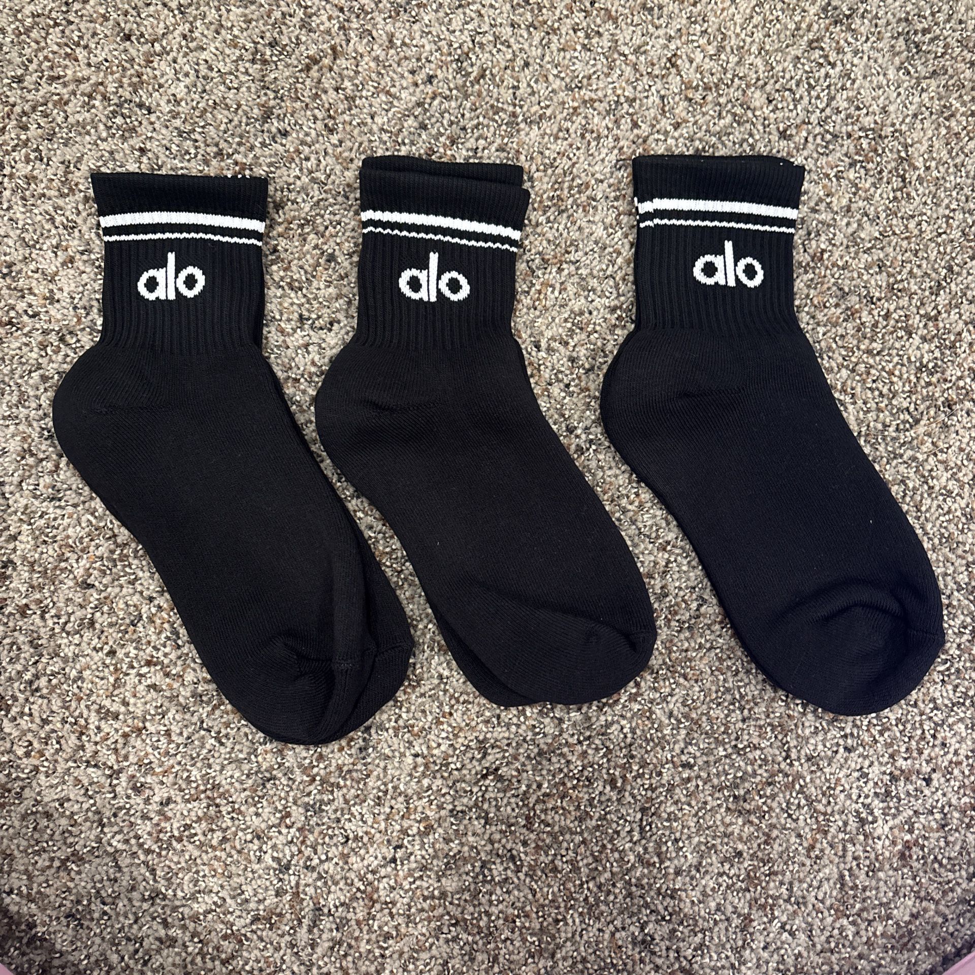 3 Pairs Alo Yoga Black Unisex Throwback Socks Size M