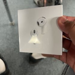 	“AirPods 4 – No Charger
