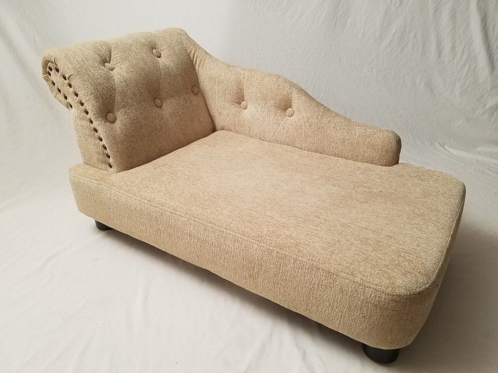 La-Z-Boy Beige Lakewood Chaise Lounge Pet Sofa - 34" L X 18" W - for dogs or cats
