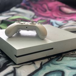 XBOX ONE S W/ CONTROLLER 