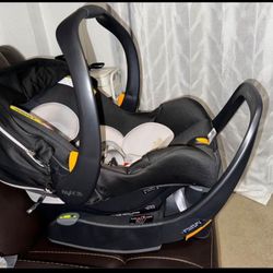 Chicco Infant Car Seat With Base