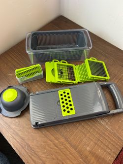 Multifunctional vegetable chopper with accessories.
