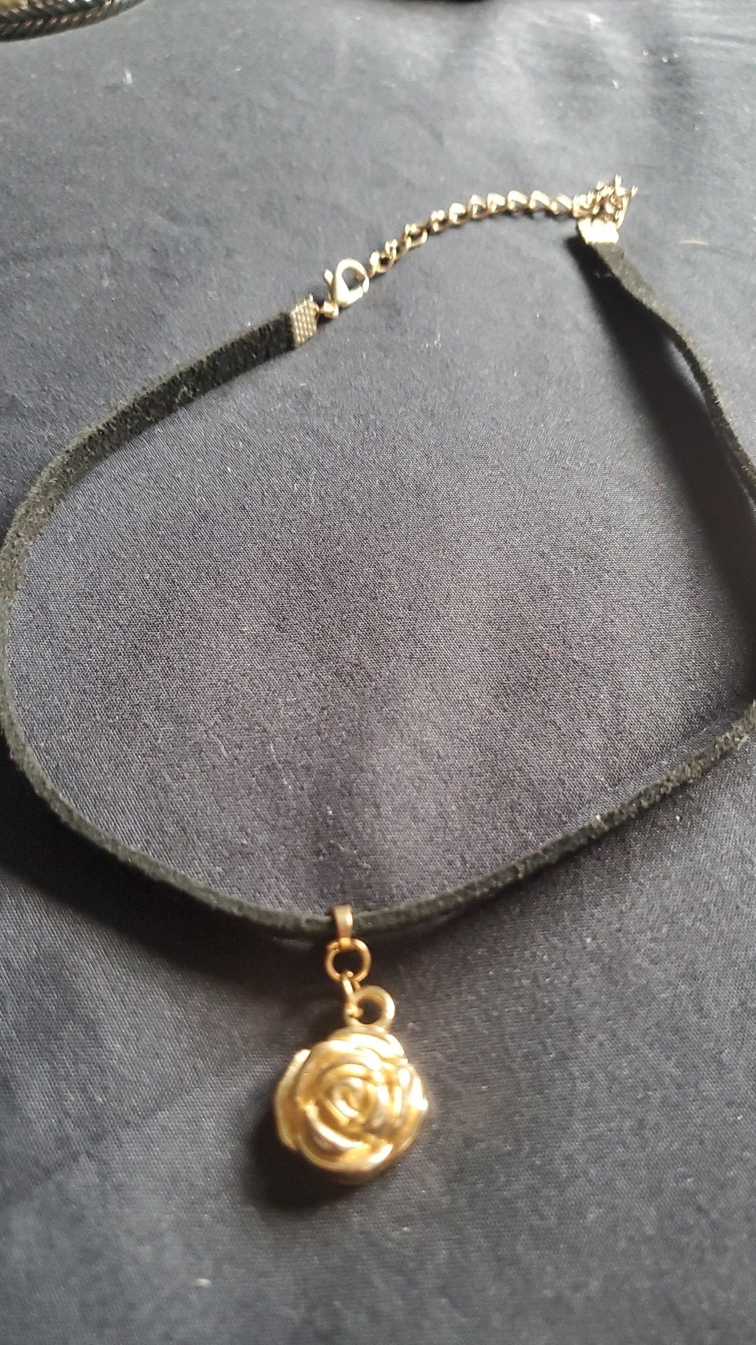 two choker/chokers
