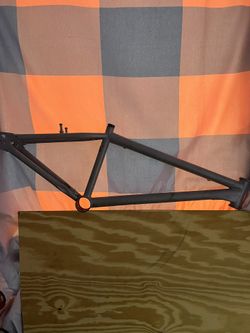 24 In Redline Frame With Sealed 3 Piece Crank