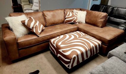 Quality Leather Sofa🦓Fun Zebra Like Pattern Ottoman & They’re Pillows 🛋️ Delivery🚚NO Credit Required💸