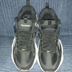 Reebok Women Tennies Shoes Snikers New 