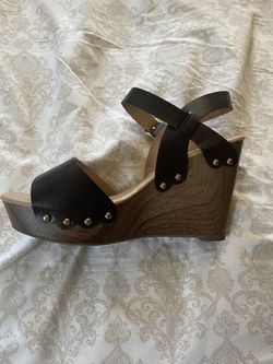Very chic chocolate brown sandal size 10