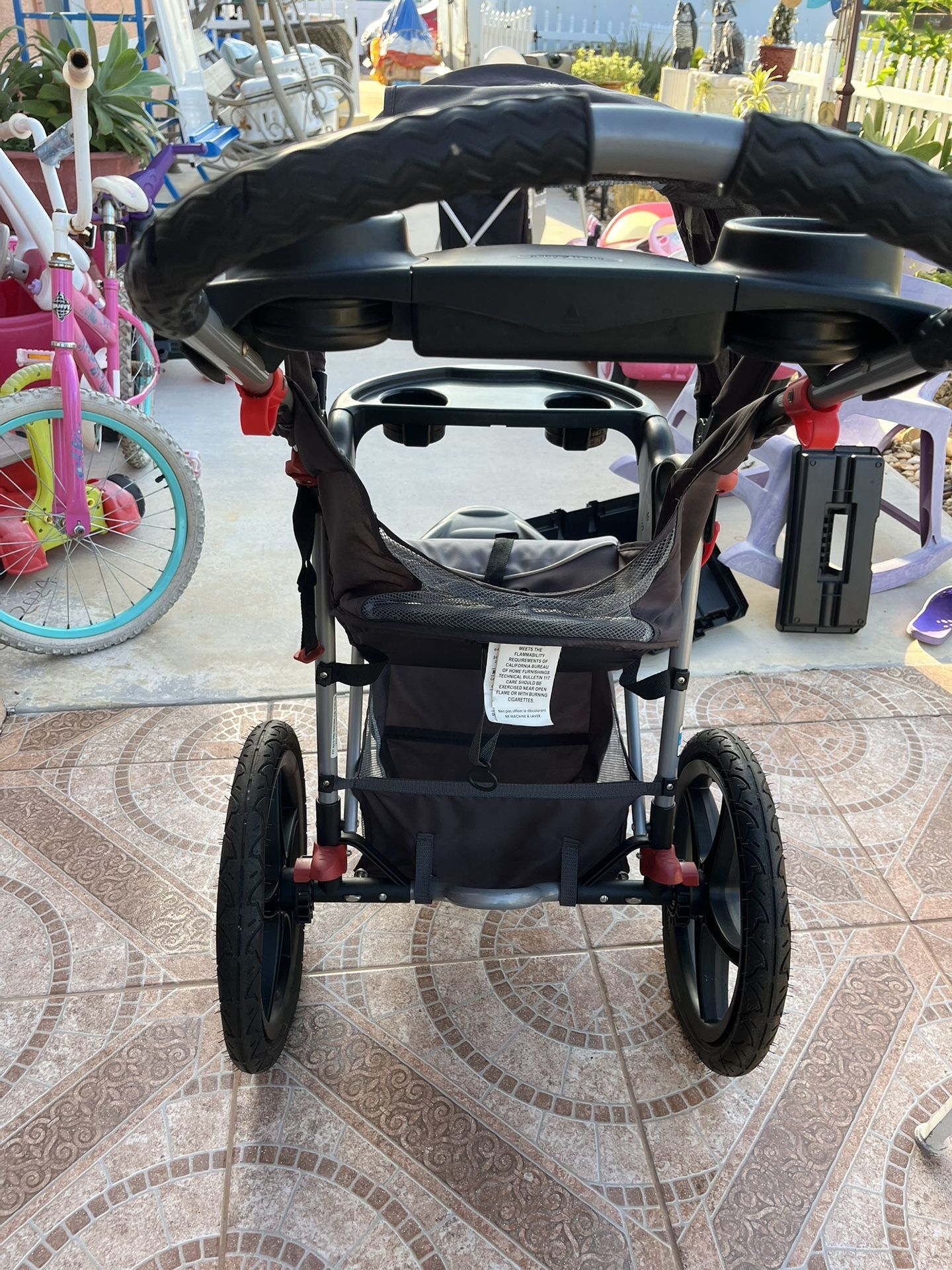 Large and strong 3-wheeled car for driving on sand and easy to saw