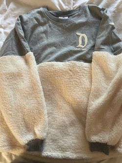 Disneyland sweatshirt XL