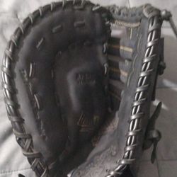 RAWLINGS -LEFTY HANDED FIRST BASEMEN GLOVE