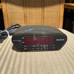 Vintage Sony ICF-C211 AM/FM Alarm Clock Radio – Dream Machine