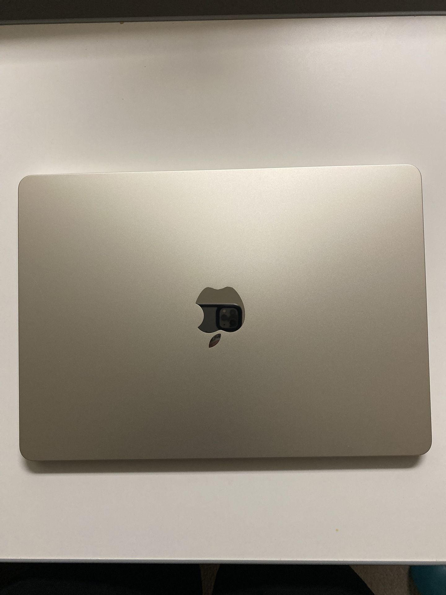 13” Inch Apple MacBook Air Laptop (Starlight)