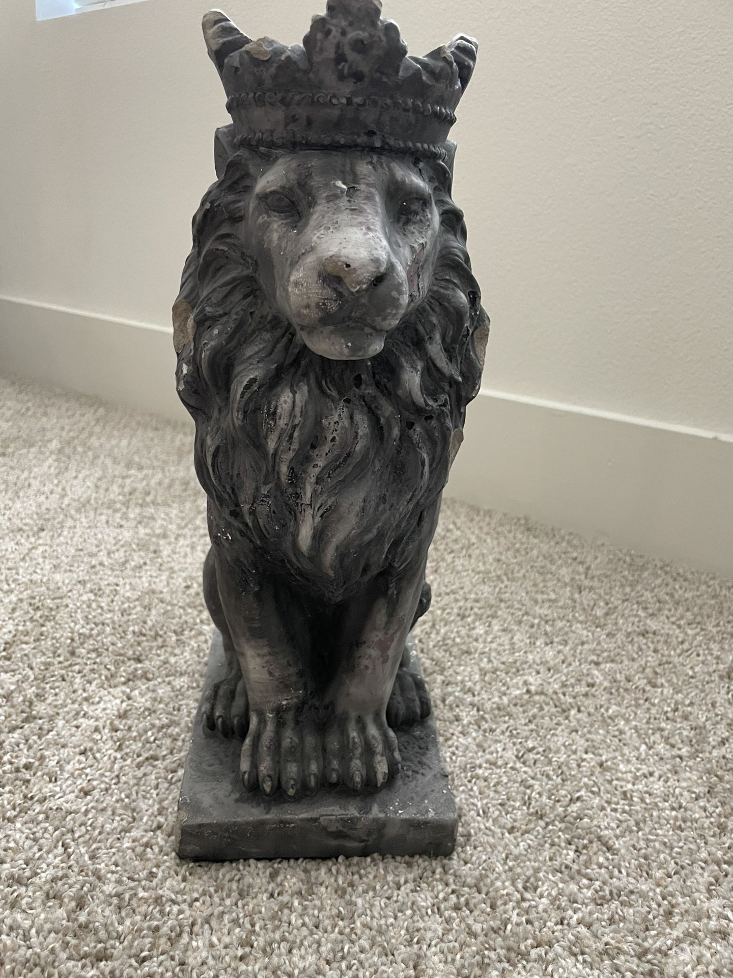 Lion Statue 