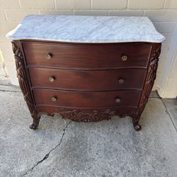 French Directoire-style mahogany commode / Chest Of Drawers with a marble top
