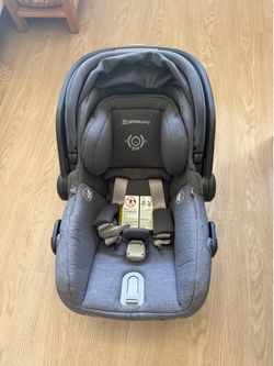 NEVER USED UPPABABY MESA V2 car seat and base