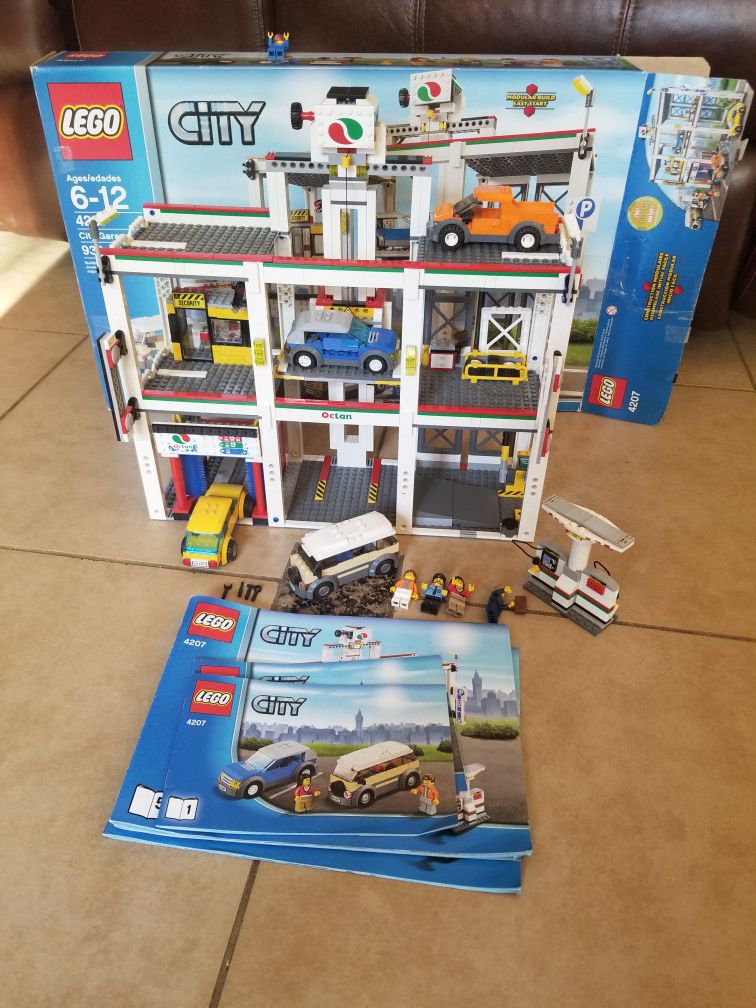 Beautiful LEGO City Car Garage Set. Very playable. Has elevator that takes cars up and down. Car Wash, Security Mechanic Area, Gas etc. for Sale in Phoenix, AZ - OfferUp