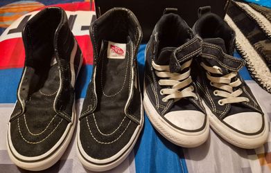 Youth tennis shoes
